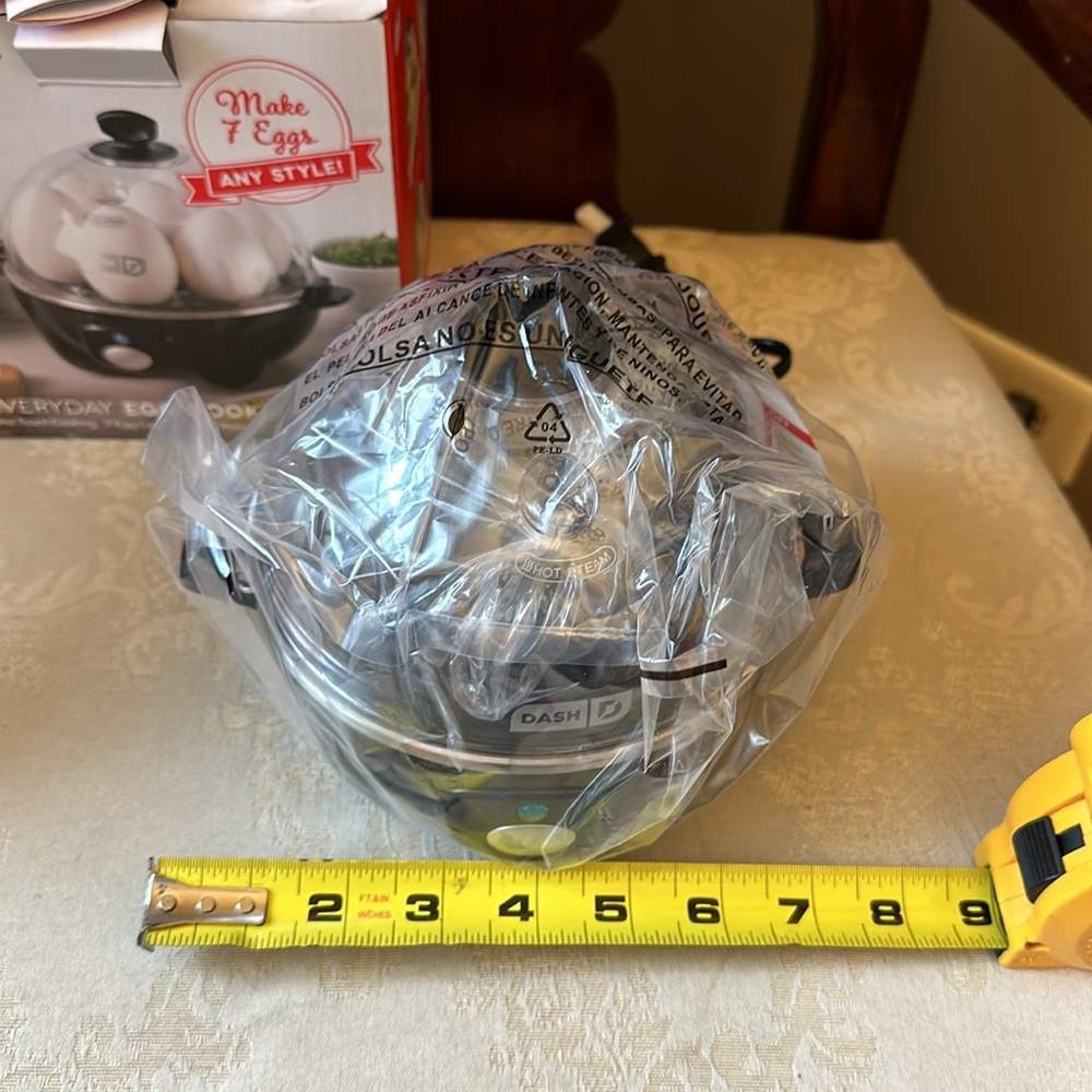 NIB Dash Everyday Egg Cooker, 7 egg capacity, variety of cooking styles - Picture 7 of 7